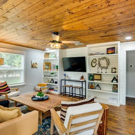 Lindale Vacation Rental With Deck And Grill!